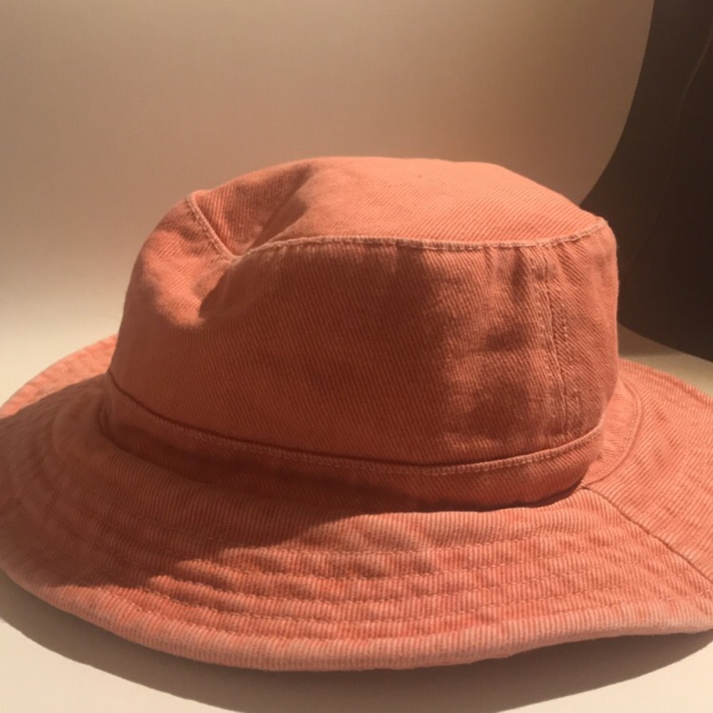 American Eagle coral bucket hat